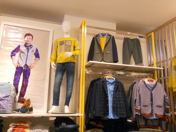 五河巴拉巴拉专卖店 引领儿童时尚新潮流